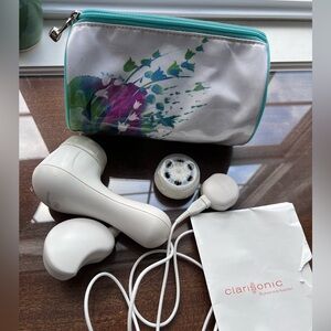 Clarisonic White Skincare Device with Floral Bag